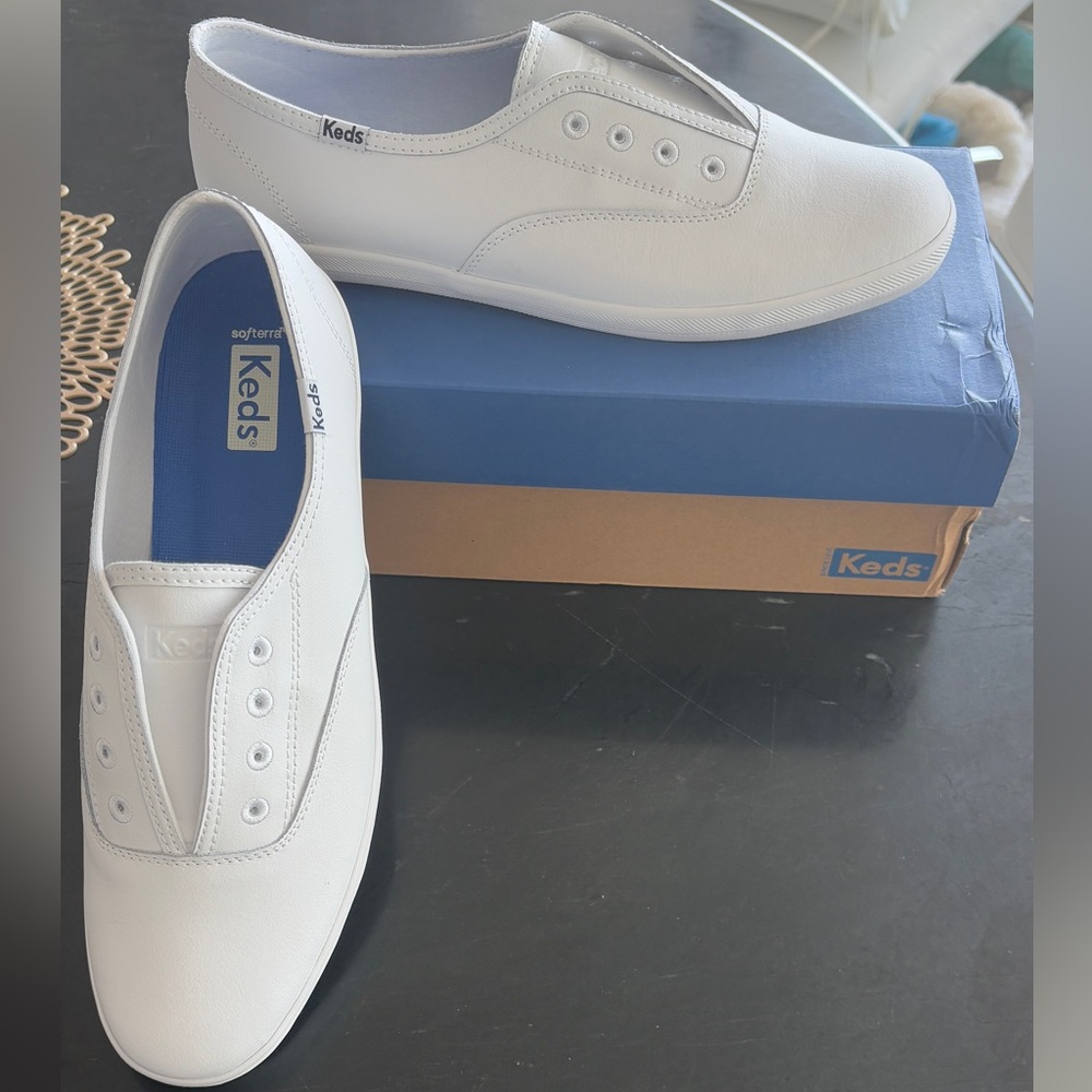 NEW Keds Women’s Chillax White Leather Slip On Sneakers Size 9.5